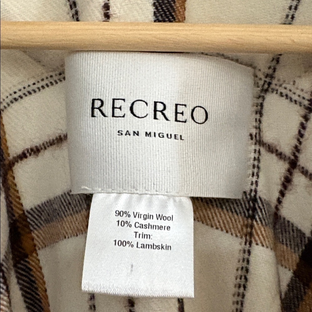RECREO San Miguel Wool Cashmere Poncho. Leather lambskin trim. - Picture 3 of 8